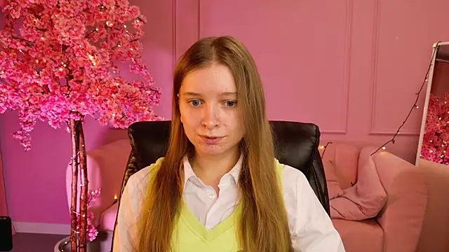 Snapshot of MayaSinabon chatting on 8, 3, 2025 MayaSinabon online show from 8, 3, 2025