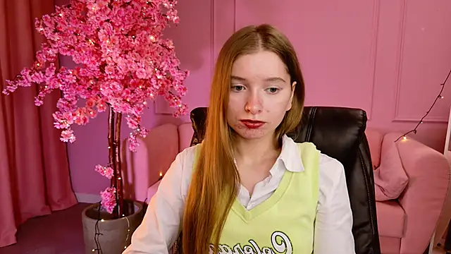 Snapshot of MayaSinabon chatting on 8, 3, 2025 MayaSinabon online show from 8, 3, 2025