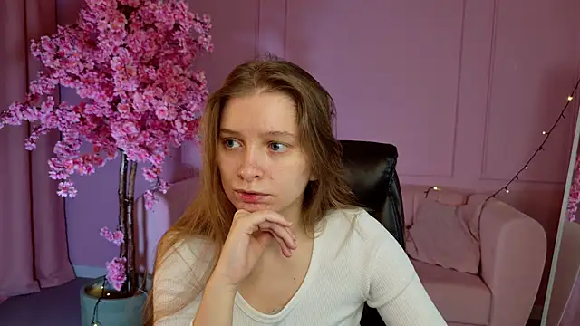Snapshot of MayaSinabon chatting on 11, 3, 2025 MayaSinabon online show from 11, 3, 2025