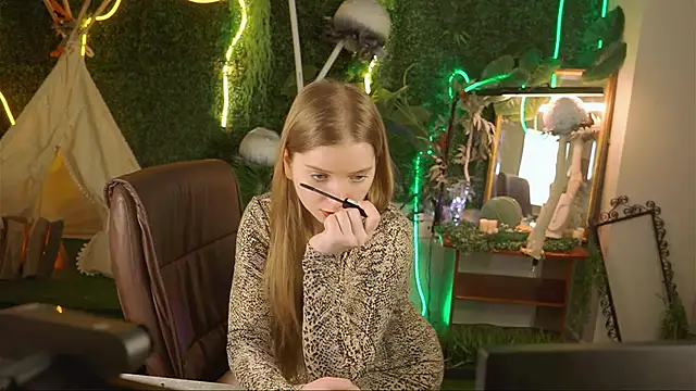Snapshot of MayaSinabon chatting on 18, 3, 2025 MayaSinabon online show from 18, 3, 2025