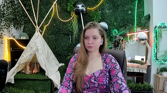 Snapshot of MayaSinabon chatting on 29, 9, 2025 MayaSinabon online show from 29, 9, 2025