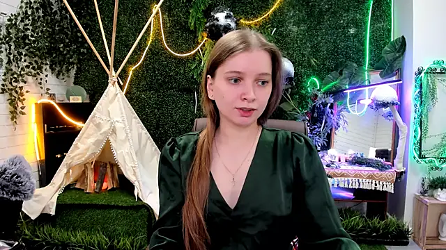 Snapshot of MayaSinabon chatting on 4, 10, 2025 MayaSinabon online show from 4, 10, 2025