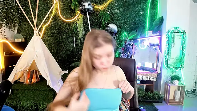 Snapshot of MayaSinabon chatting on 12, 10, 2025 MayaSinabon online show from 12, 10, 2025