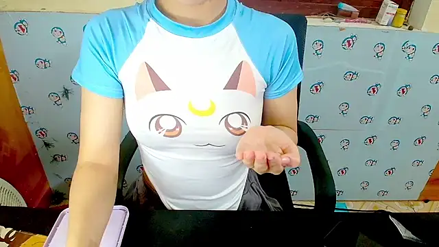 Snapshot of __Saphia__ chatting on 15, 12, 2025 Saphia online show from 15, 12, 2025