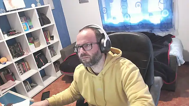 ravingr4d4 online show from 4, 12, 2025