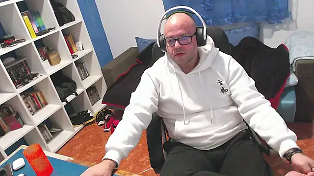 ravingr4d4 online show from 18, 12, 2025