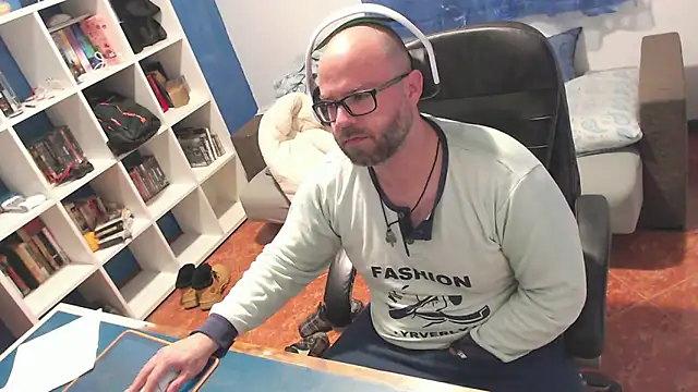 ravingr4d4 online show from 11, 3, 2026