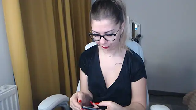 Snapshot of SugarErika chatting on 14, 1, 2025 SugarErika online show from 14, 1, 2025