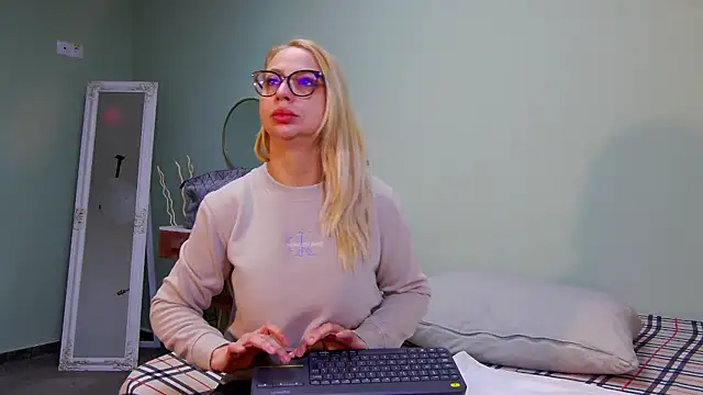 CelineConner online show from 29, 1, 2025