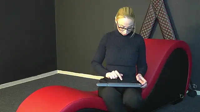 CelineConner online show from 10, 3, 2025