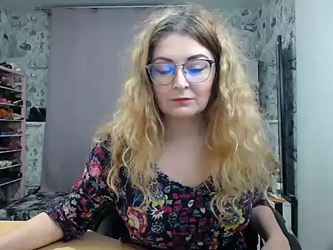 Helen1974 online show from 4, 3, 2025