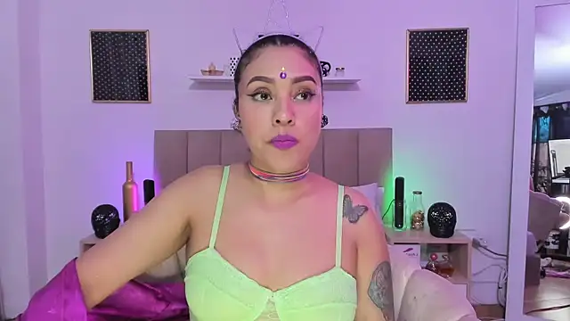 Snapshot of Zoe_Gruber chatting on 18, 10, 2025 Zoe Gruber online show from 18, 10, 2025