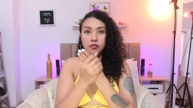 Snapshot of Zoe_Gruber chatting on 6, 11, 2025 Zoe Gruber online show from 6, 11, 2025