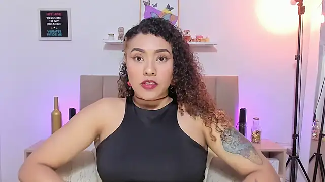 Snapshot of Zoe_Gruber chatting on 13, 11, 2025 Zoe Gruber online show from 13, 11, 2025