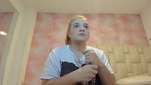 Snapshot of emily_lean_ chatting on 24, 6, 2026 emily lean online show from 24, 6, 2026