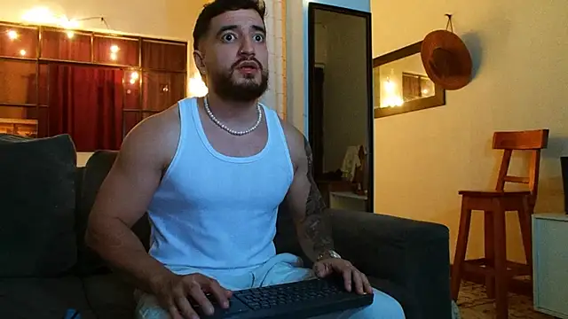 Snapshot of AndrewMartinez chatting on 6, 1, 2025 AndrewMartinez online show from 6, 1, 2025