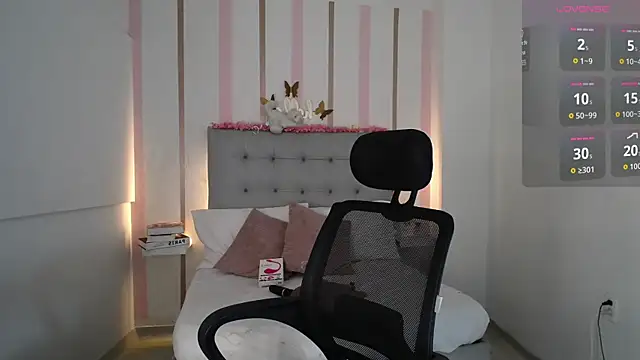 Snapshot of Mariana_Rojas chatting on 16, 10, 2025 Mariana Rojas online show from 16, 10, 2025