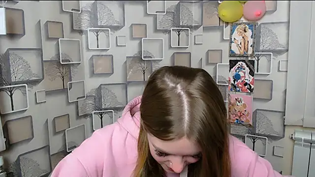 Snapshot of AliceFlirtt_ chatting on 3, 3, 2025 AliceFlirtt online show from 3, 3, 2025