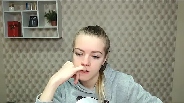 Snapshot of AliceFlirtt_ chatting on 16, 10, 2025 AliceFlirtt online show from 16, 10, 2025