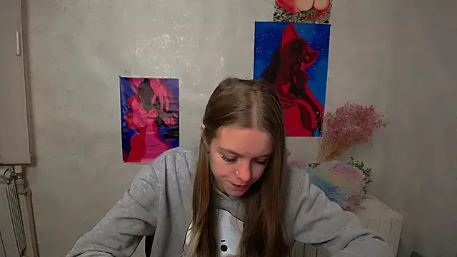 Snapshot of AliceFlirtt_ chatting on 21, 10, 2025 AliceFlirtt online show from 21, 10, 2025