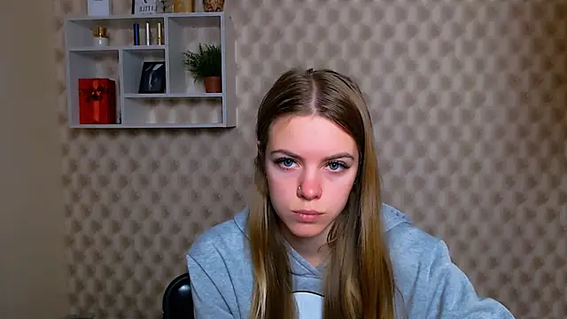 Snapshot of AliceFlirtt_ chatting on 28, 10, 2025 AliceFlirtt online show from 28, 10, 2025