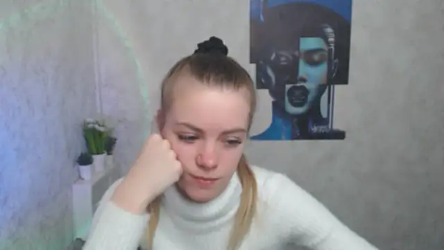 Snapshot of AliceFlirtt_ chatting on 14, 11, 2025 AliceFlirtt online show from 14, 11, 2025