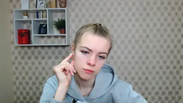 Snapshot of AliceFlirtt_ chatting on 19, 11, 2025 AliceFlirtt online show from 19, 11, 2025