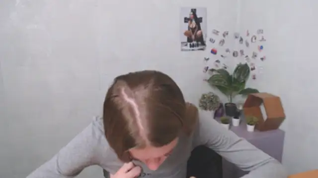 Snapshot of AliceFlirtt_ chatting on 2, 12, 2025 AliceFlirtt online show from 2, 12, 2025