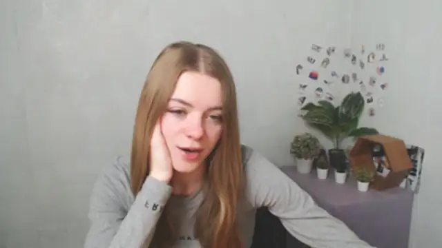 Snapshot of AliceFlirtt_ chatting on 16, 12, 2025 AliceFlirtt online show from 16, 12, 2025