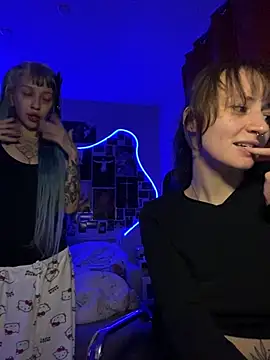 Snapshot of Dooubletroublee chatting on 8, 11, 2025 Dooubletroublee online show from 8, 11, 2025