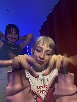 Snapshot of Dooubletroublee chatting on 13, 11, 2025 Dooubletroublee online show from 13, 11, 2025