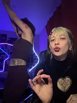 Dooubletroublee online show from 8, 4, 2026