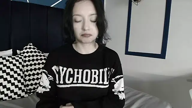 Adeelinee online show from 8, 1, 2025