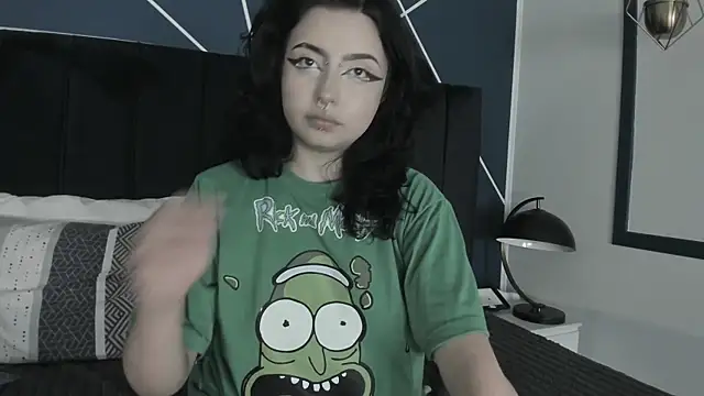 Adeelinee online show from 3, 2, 2025