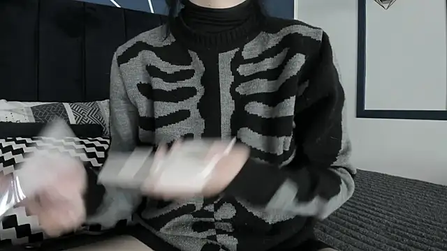 Adeelinee online show from 13, 2, 2025