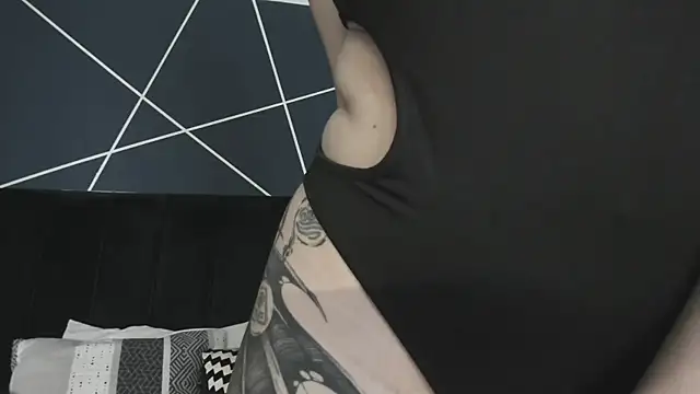 Adeelinee online show from 18, 2, 2025