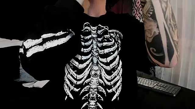 Adeelinee online show from 12, 9, 2025