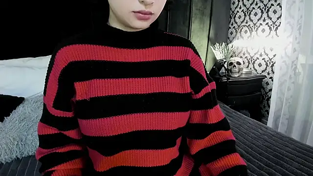 Adeelinee online show from 18, 9, 2025