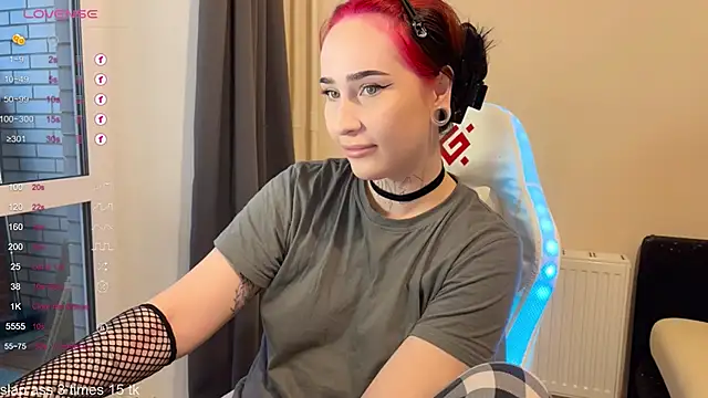 Snapshot of AnastasiaSun chatting on 4, 12, 2025 AnastasiaSun online show from 4, 12, 2025