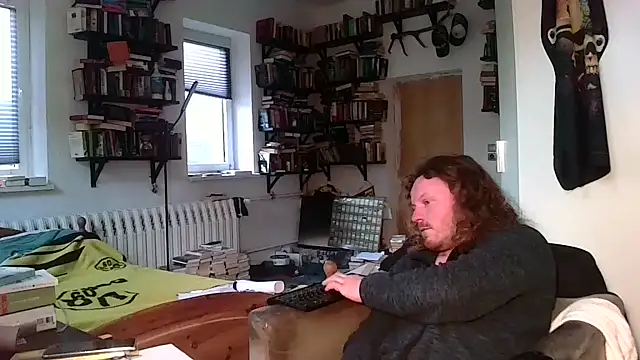 Snapshot of sunr1sa chatting on 18, 12, 2025 sunr1sa online show from 18, 12, 2025