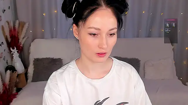 LisaMooore online show from 15, 2, 2025