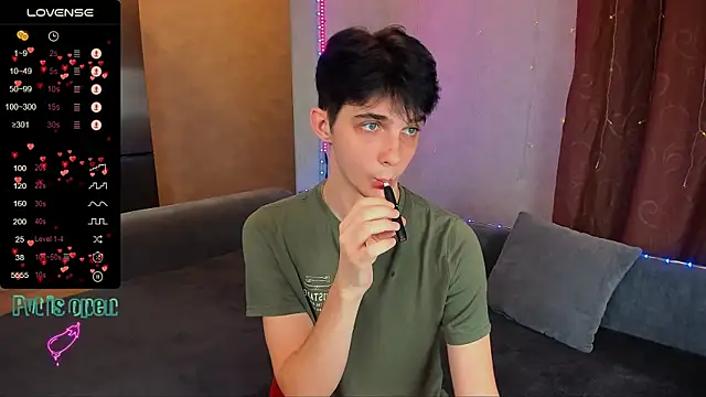 Snapshot of Aaron_Boom chatting on 30, 11, 2025 Aaron Boom online show from 30, 11, 2025