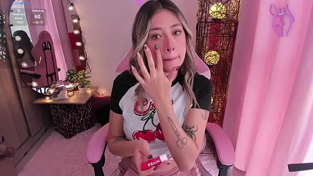 Snapshot of violet_ch chatting on 30, 1, 2025 violet ch online show from 30, 1, 2025