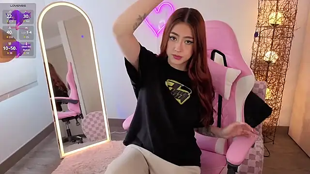 Snapshot of violet_ch chatting on 4, 12, 2025 violet ch online show from 4, 12, 2025