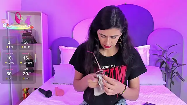 SophieGomez22 online show from 21, 11, 2025