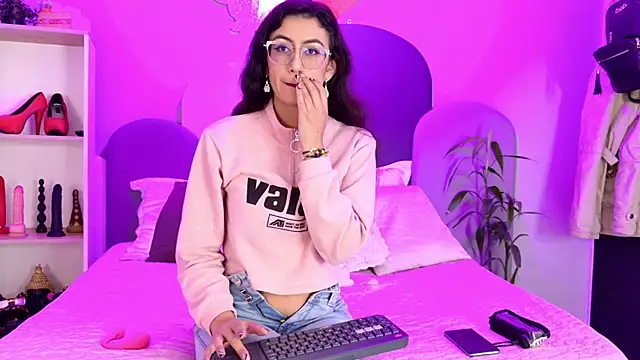 SophieGomez22 online show from 18, 4, 2026