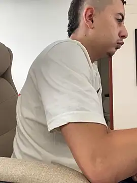 Snapshot of DanielGomez9 chatting on 2, 1, 2025 DanielGomez9 online show from 2, 1, 2025