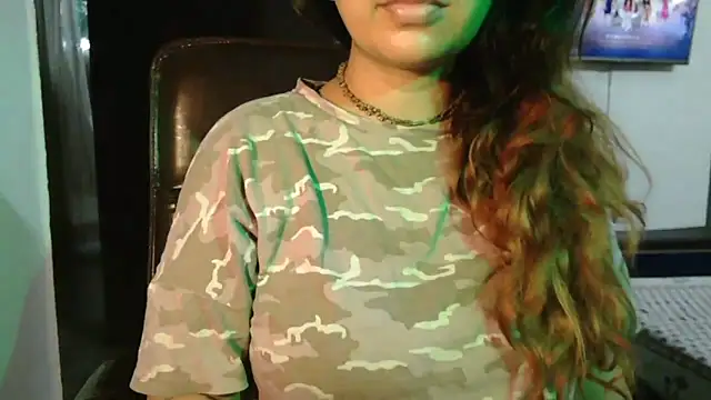 Snapshot of urvashihott chatting on 11, 9, 2025 urvashihott online show from 11, 9, 2025