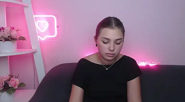 Snapshot of MilanaAngelAs chatting on 9, 2, 2025 MilanaAngelAs online show from 9, 2, 2025
