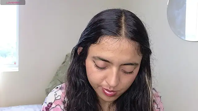 Snapshot of ViolettaSummer chatting on 12, 10, 2025 ViolettaSummer online show from 12, 10, 2025